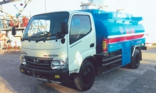 xe cho xang dau 6 khối hino WU342L là sản phẩm xe ô tô chuyên dùng chở xăng dầu nhãn hiệu hino, xe được đóng trên xe tải hino 5 tấn tải trọng hàng hóa 4.5 tấn