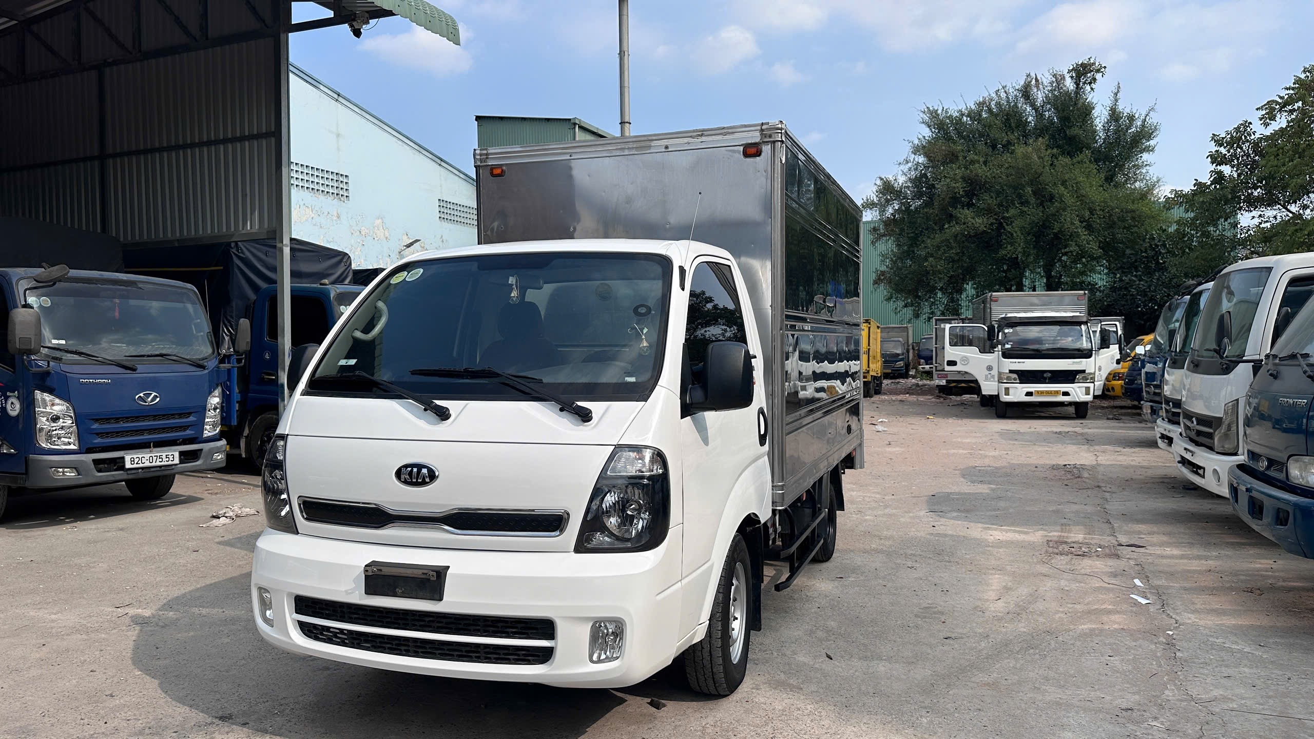 XE TẢI KIA K200 1T9 THÙNG KÍN 2018