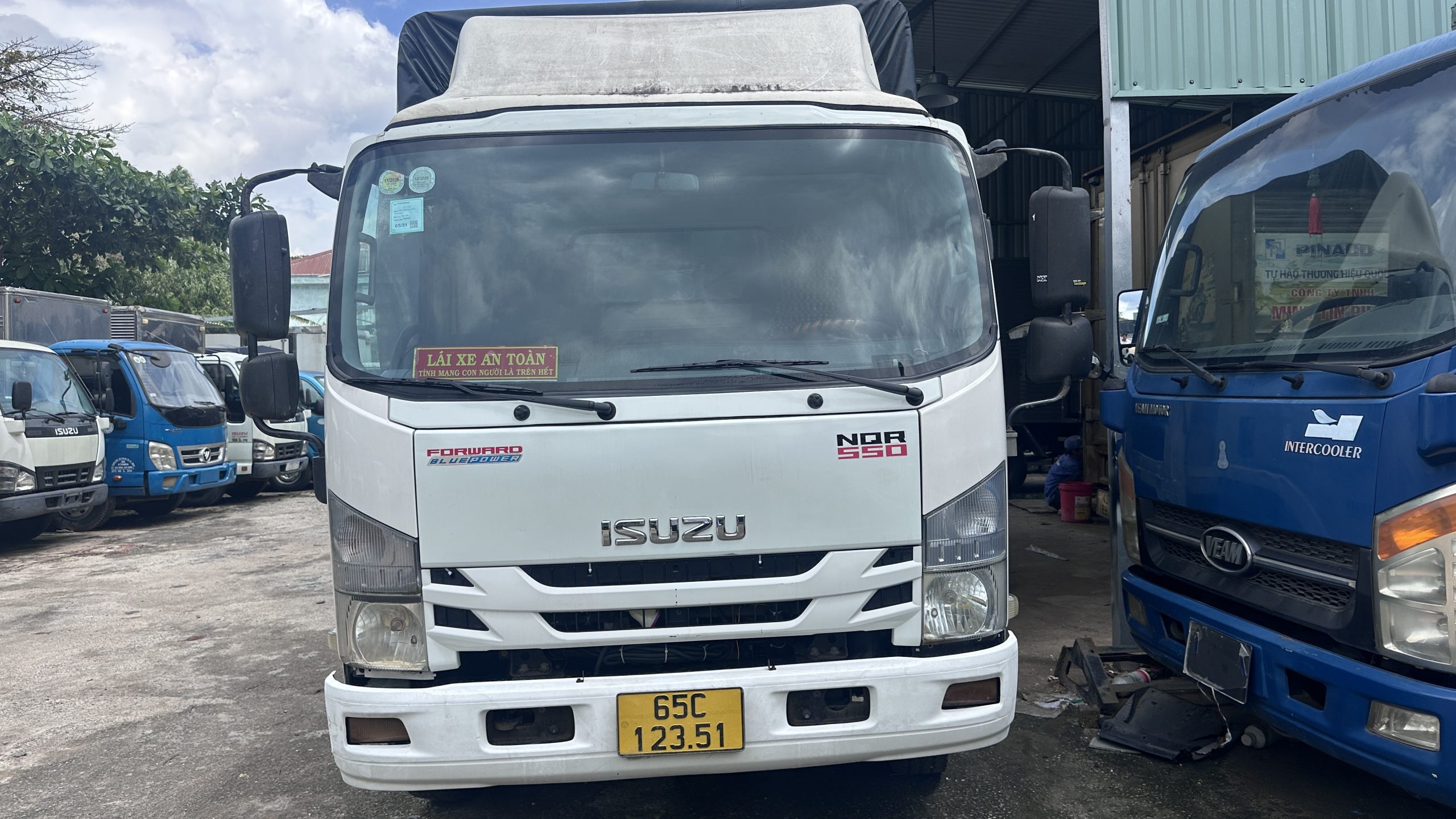 Xe Tải Isuzu 5T7 NQR550 Thùng Bạt 6m2 Đời 2018